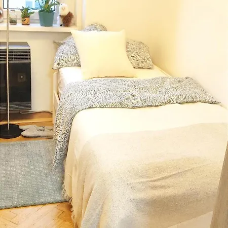 Habitación en casa particular Warm In The Beautiful Smichov -