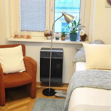 Habitación en casa particular Warm In The Beautiful Smichov -